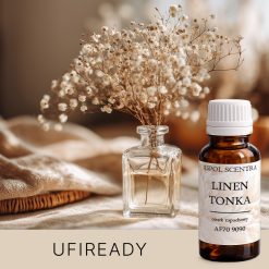 Szklana butelka z dyfuzorem wypełniona przezroczystym płynem i suszonymi kwiatami.