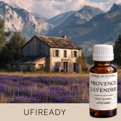 Pola lawendy w Prowansji, Francja, w pełnym rozkwicie, tworzą malowniczy, fioletowy krajobraz.