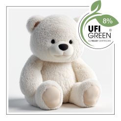 Pluszowy biały miś na jasnym tle.