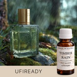 Butelka perfum na kamieniu w deszczu, krople wody spływają po szkle, tworząc efektowny widok.