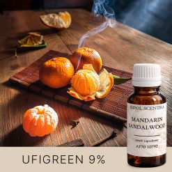 Trzy mandarynki na bambusowej macie, z jednej z nich unosi się dym. - AF70 10792