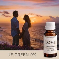 Para trzymająca się za ręce na klifie o zachodzie słońca nad oceanem, otoczona kwitnącymi kwiatami - AF70 0685