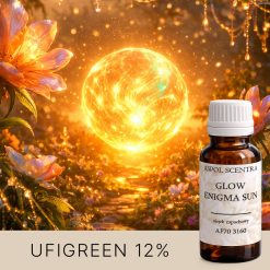 Świecąca złota kula wśród kwiatów w magicznym ogrodzie