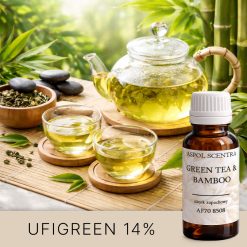 Zielona herbata w czajniczku i filiżankach wśród bambusa